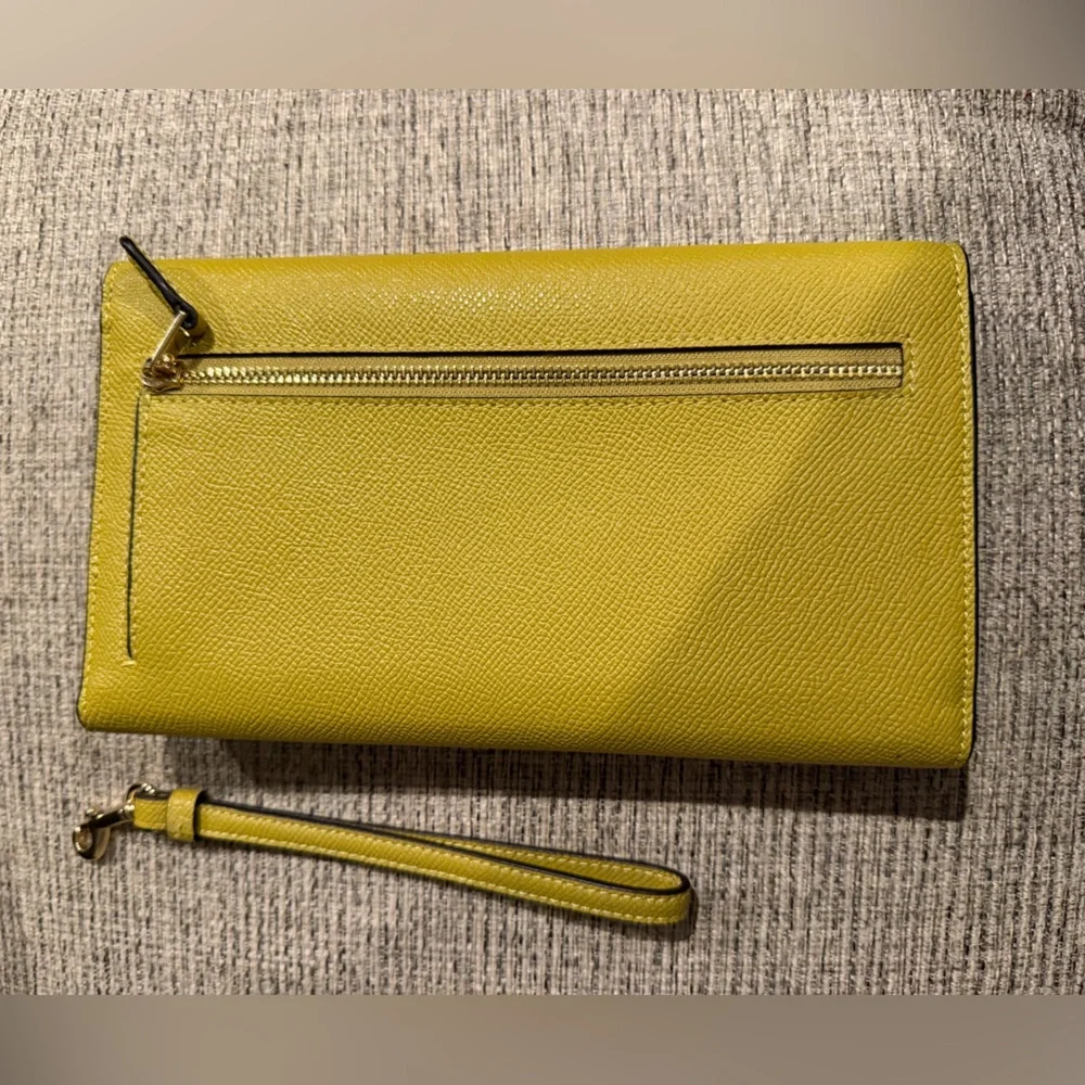Coach Chartreuse Pebbled Leather Envelope Wristlet Wallet Gold Hardware BNNU